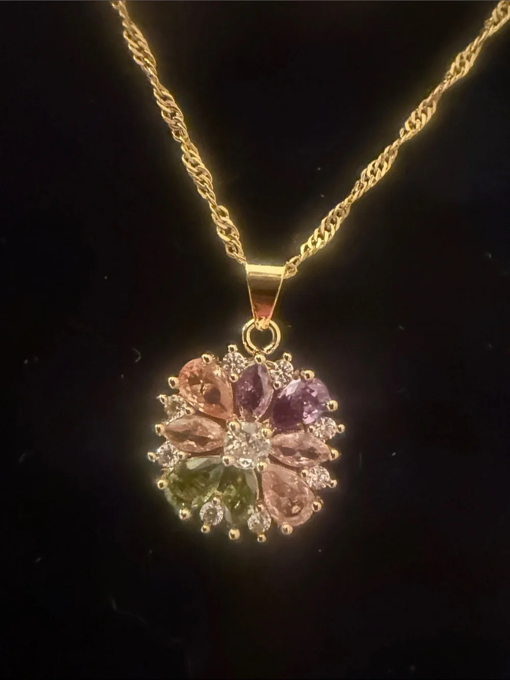 NWOT BEAUTIFULLY CRAFTED NECKLACE